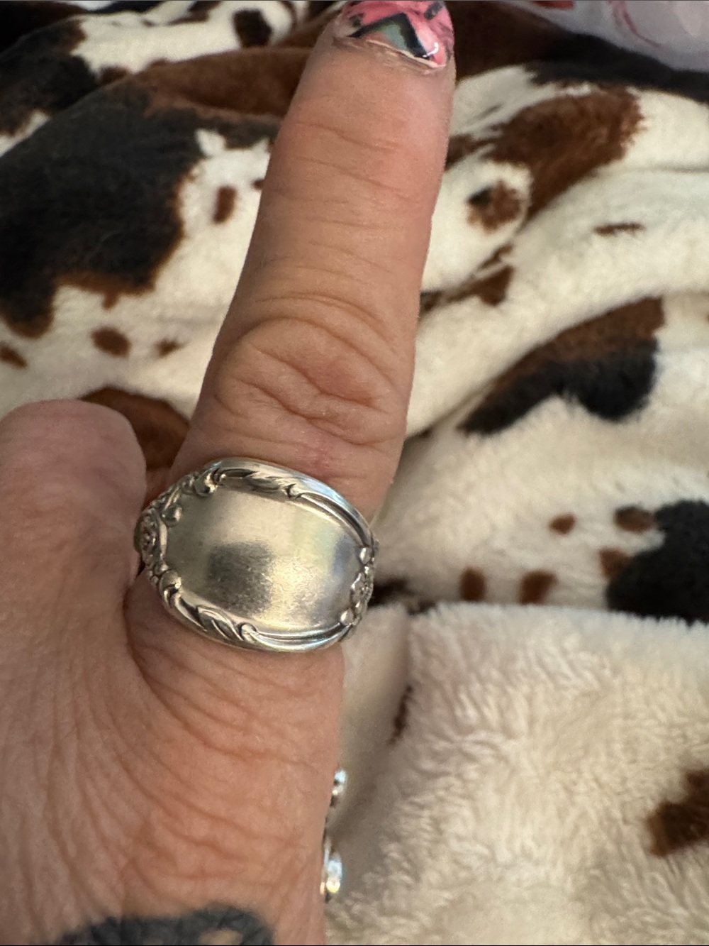 Source Unknown Silver Shield Spoon Ring with Scroll Accents